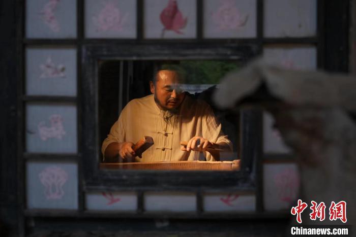 永乐桃木雕刻:点刻凝神 巧夺天工