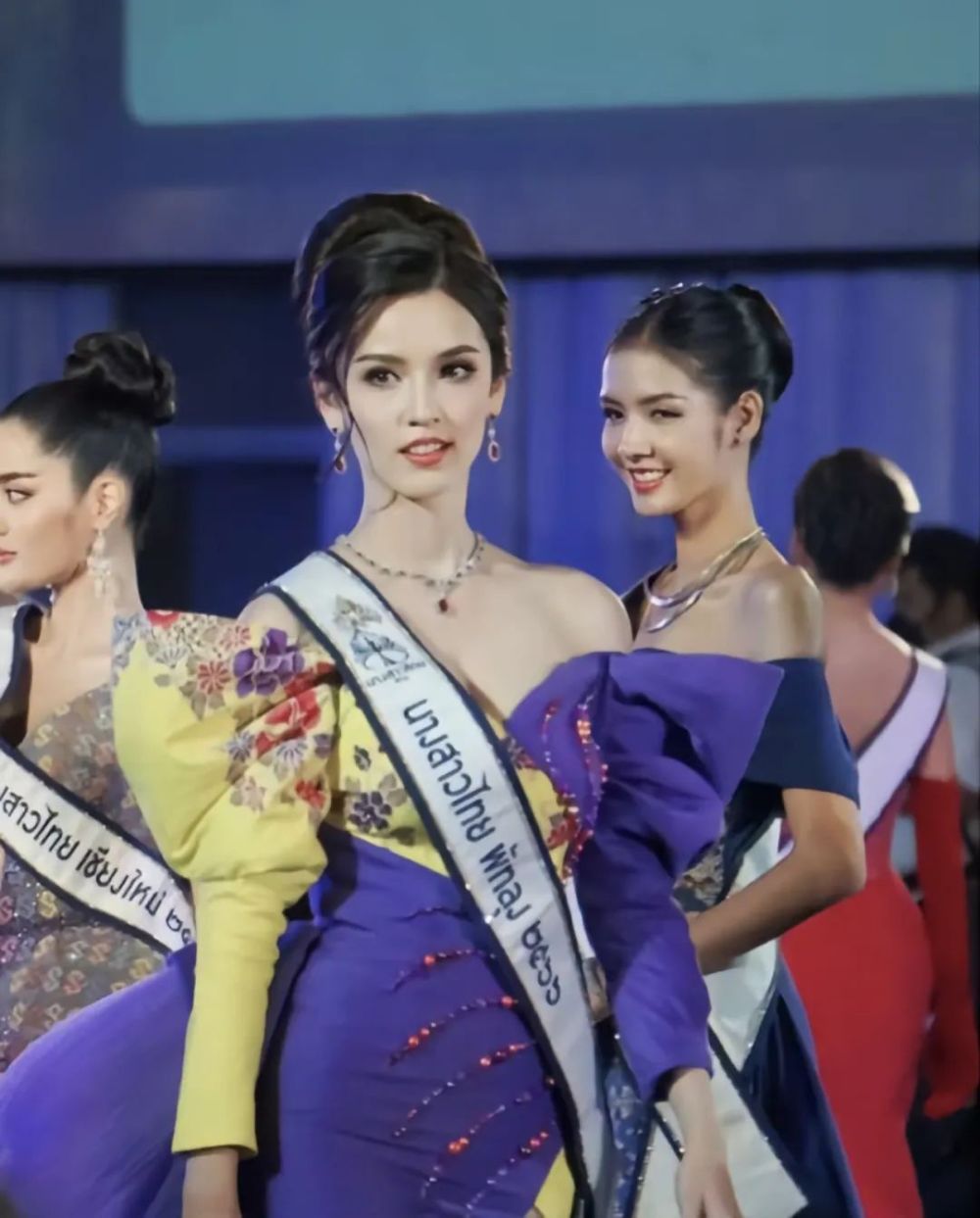 三国混血弯道超车,泰国小姐选美冠军诞生?_腾讯新闻