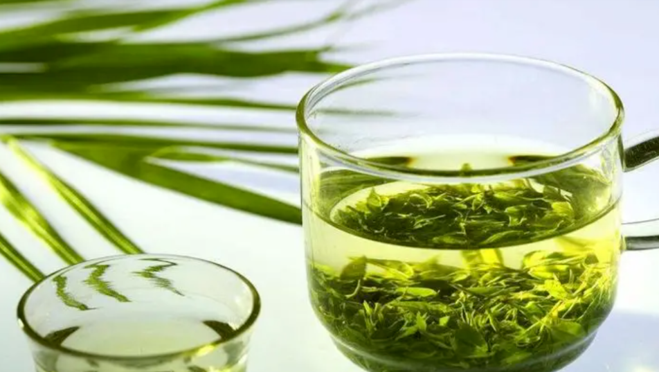 爱喝绿茶的人要注意,长期大量饮用损伤胃黏膜?这五类人要谨慎饮用_腾