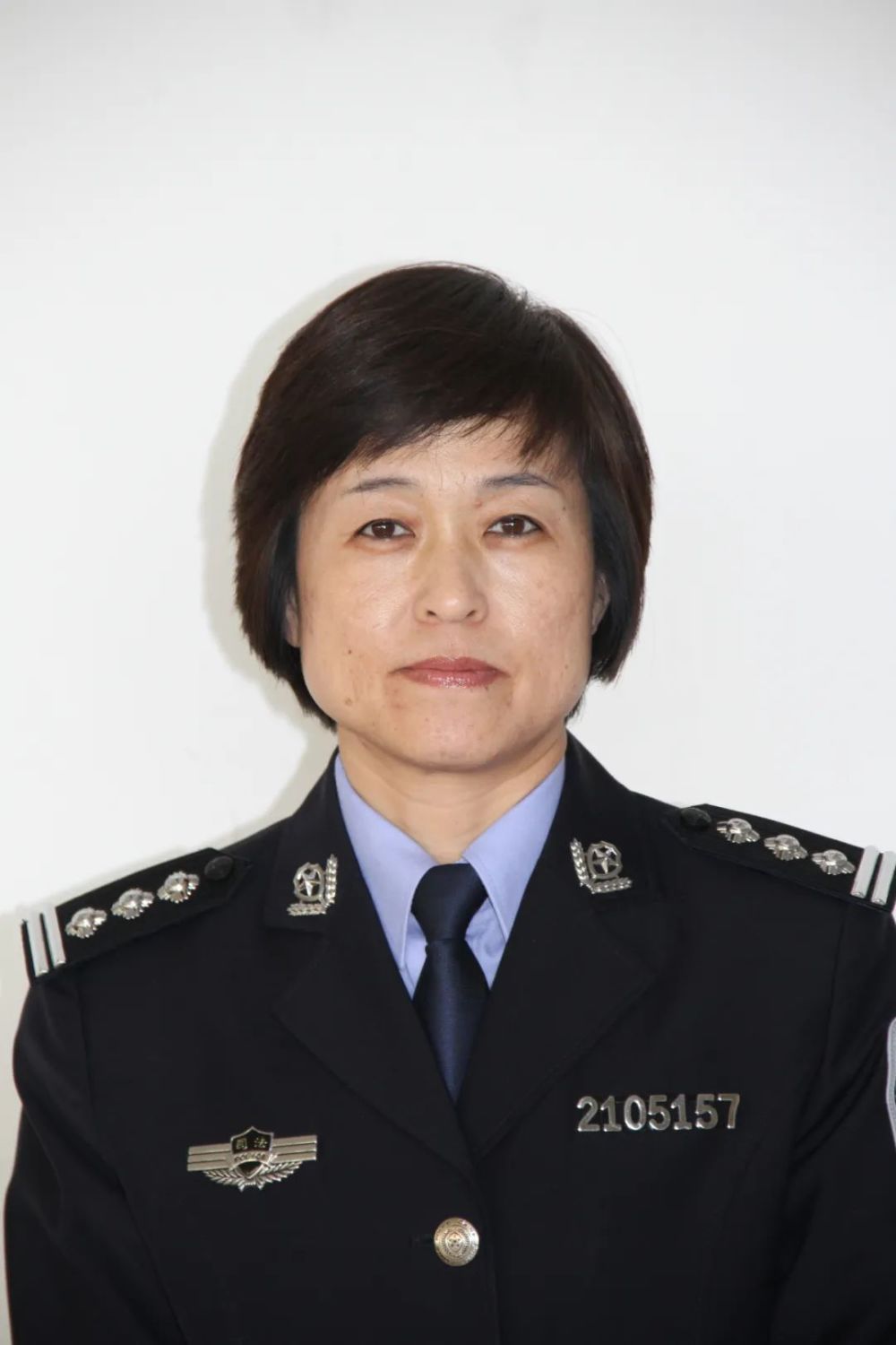 张晓兵,1967年生,生前任辽宁省女子监狱一监区监区长.