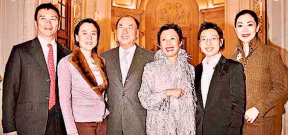 说起来,郭志清和马景华育有两个女儿,长女马美域,并没有继承母亲的