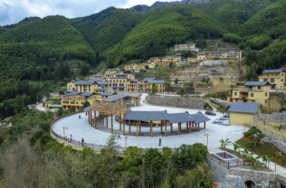 中山大学保继刚教授,信宜市委书记龚庆同志沿途分别介绍"十四五"期间