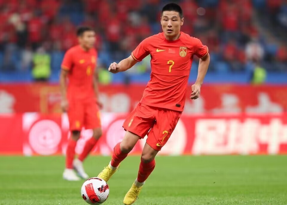 武磊舍命铲射扳平 过掉门将却思考人生 习惯性失单刀_腾讯新闻