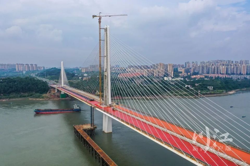 通车目标再进一步迎来主桥合龙以来的重要节点工程泸州长江六桥建设
