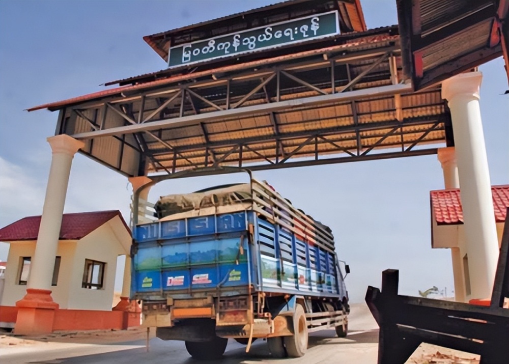 缅甸妙瓦底边贸线路上的货车司机求助:帮帮我们吧_腾讯新闻