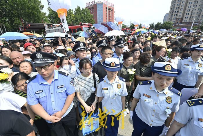 “全城出动，只为接你回家”抢险中牺牲的山东籍烈士冯振魂归故里_腾讯新闻
