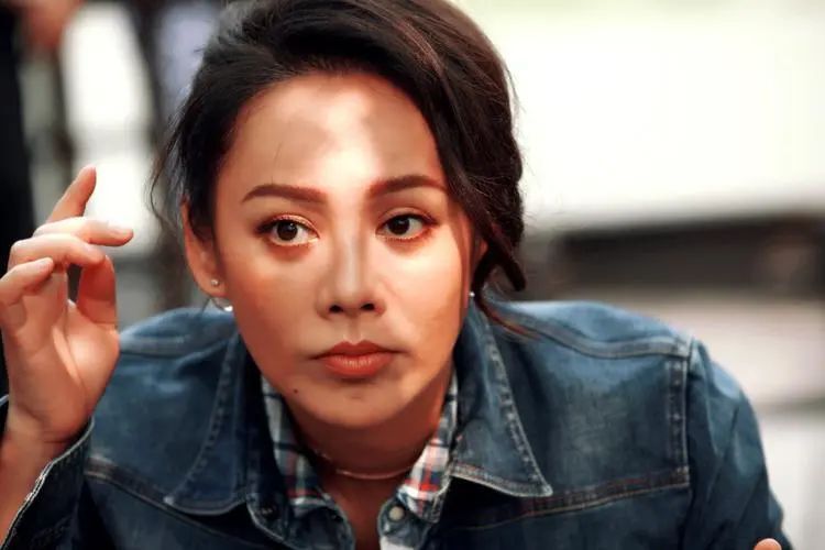 宁静:我长得比较彪悍,中国男人都不敢娶我,所以救嫁了个外国人_腾讯