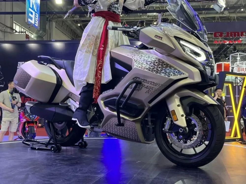 极具特色的旅行车杰迪麒麟750北京摩展亮相