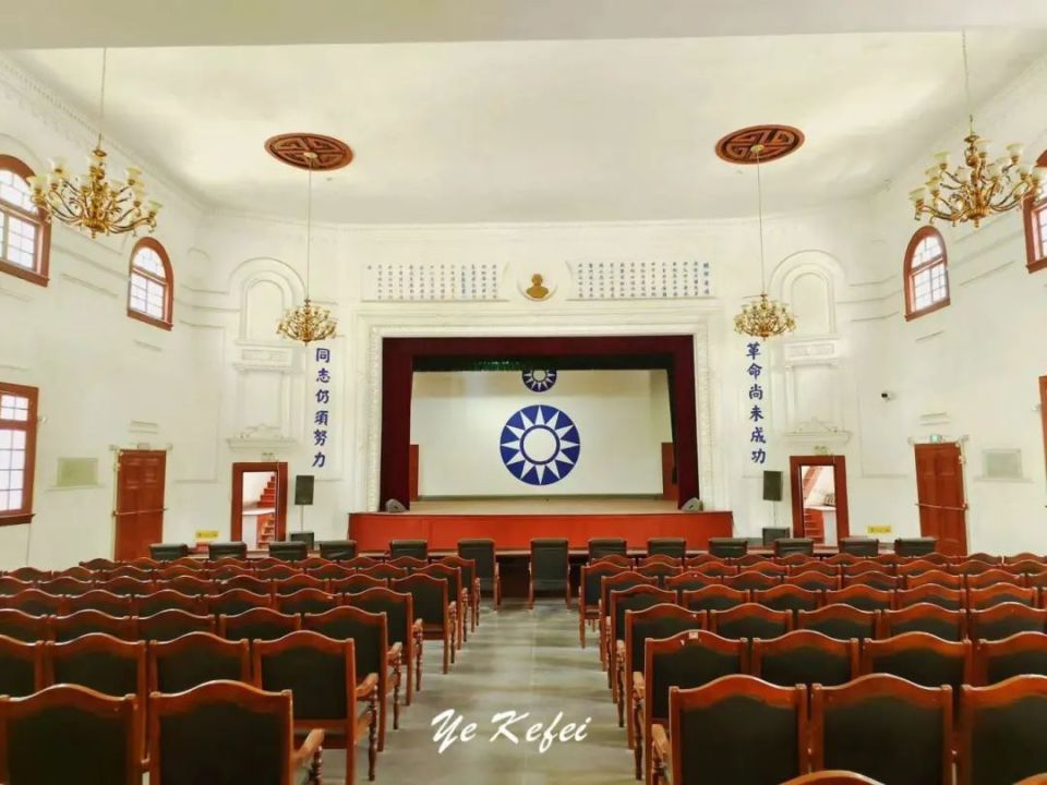 中山纪念堂内部▲梧州中山纪念堂的设计者是杨锡镠,他生于1899年,字右