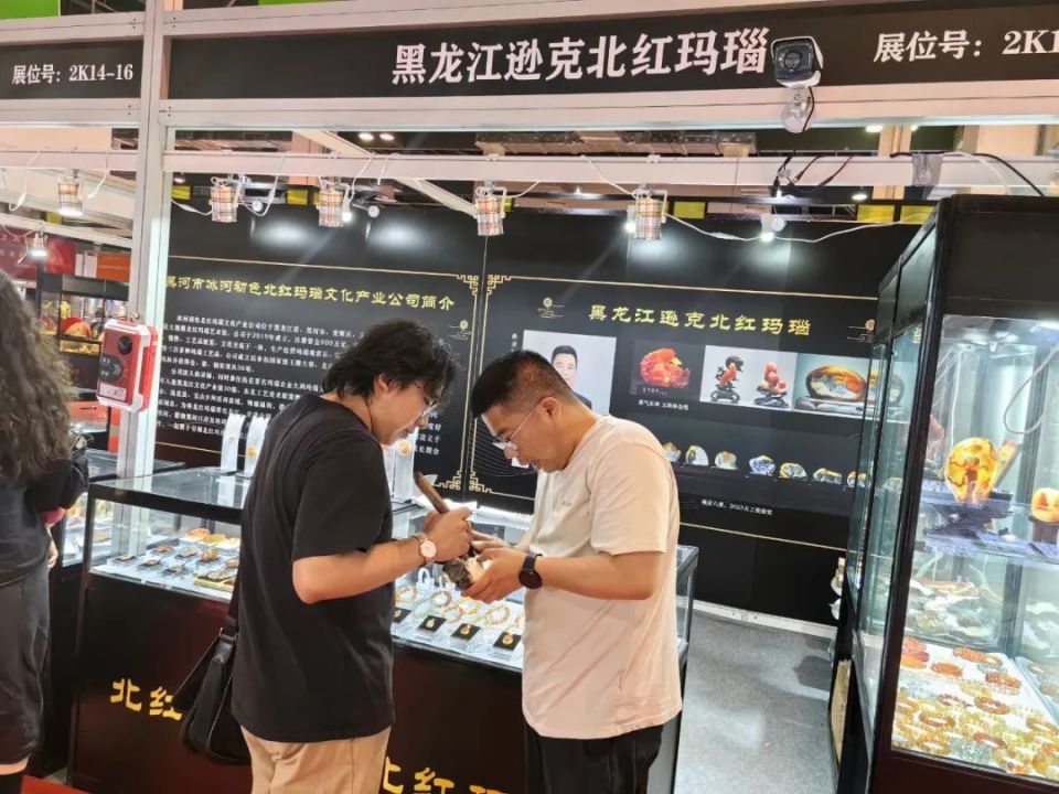 来自逊克县的久鸿玛瑙文化产业有限公司,群一玛瑙艺术馆,李记玛瑙三家
