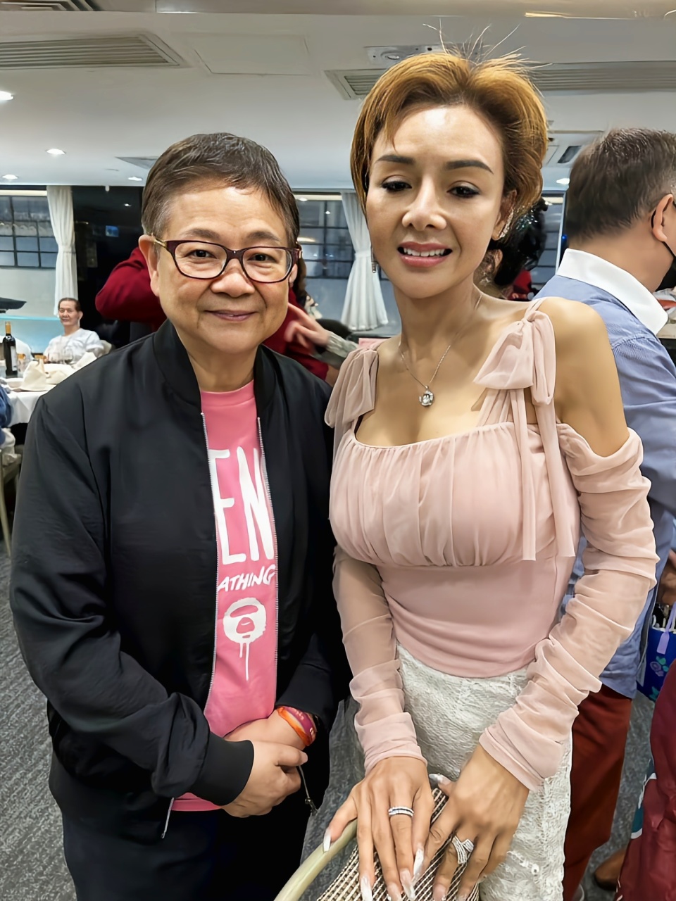 57岁叶子楣近照引热议!