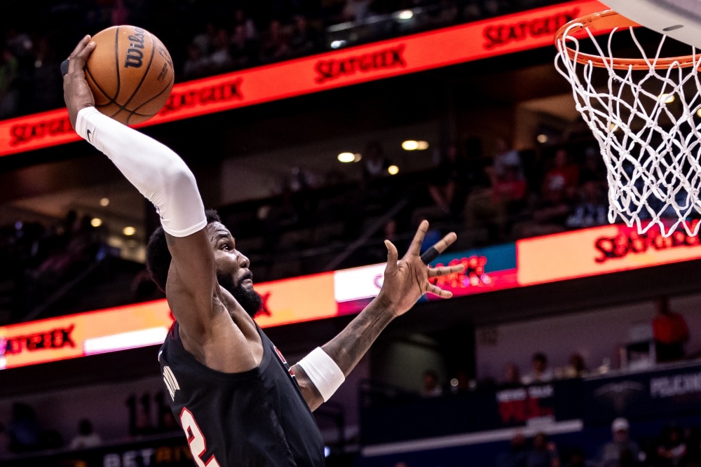 主攻艾顿24中12空砍全场最高25分外加11板3断