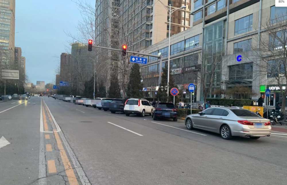 望京街边违停屡罚不止追踪:街道整治交通还有哪些实招儿?_腾讯新闻