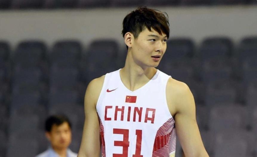 2届mvp被传与前美女老板有染,上海为他出1亿转会费,如今让人失望