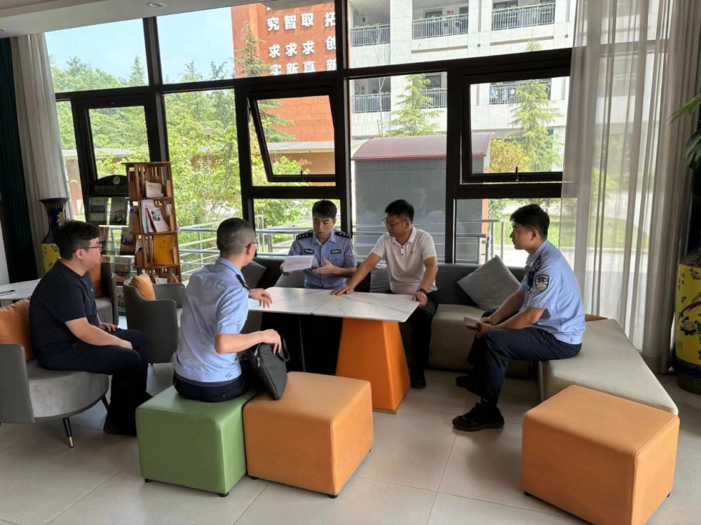 电动车未按规定入车棚等进行联合检查;宝石钢管厂警务室民警联合企业