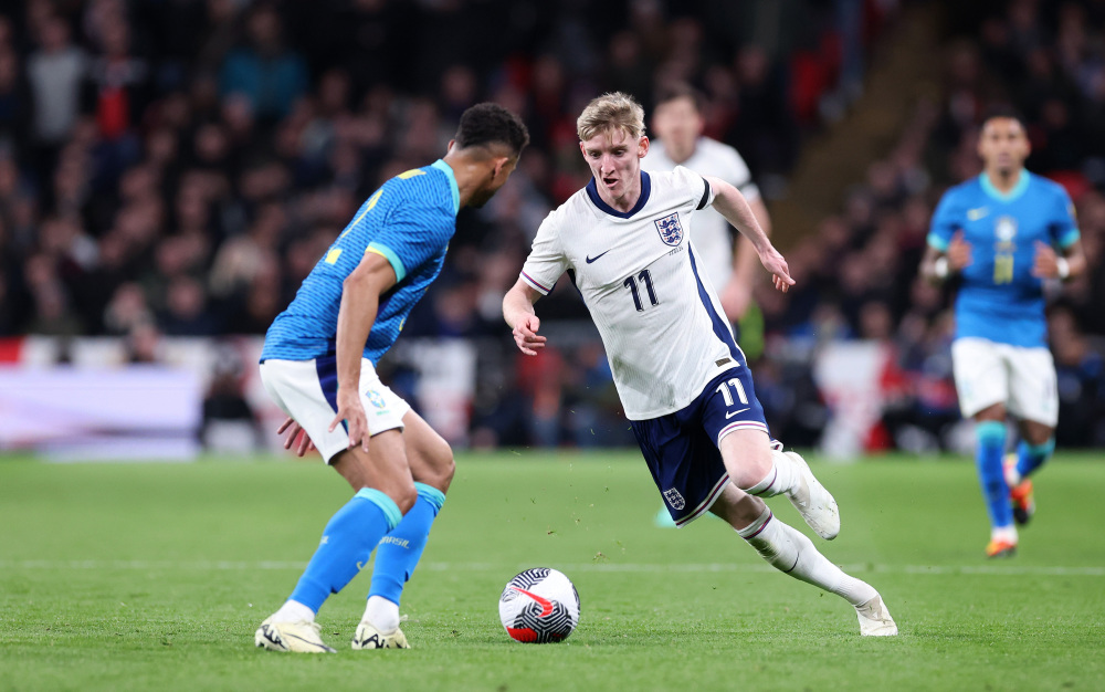 足球国际友谊赛巴西胜英格兰