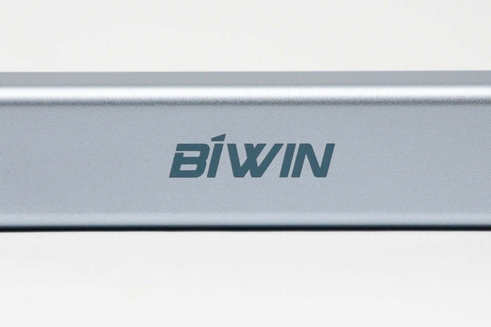 小体积高颜值，USB 3.2高速传输，BIWIN佰维 PD2000 移动固态硬盘评测_腾讯新闻