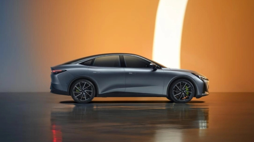 最高续航708公里极狐阿尔法s5配置曝光