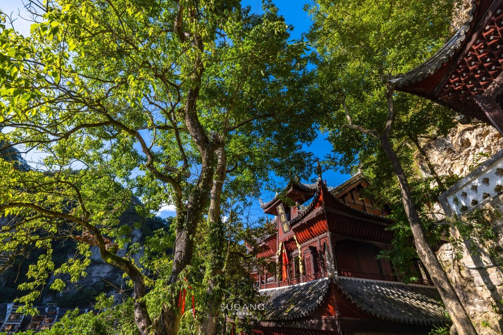 贵州藏着一座罕见建筑,被誉为中国三大悬空寺之一,十分壮观