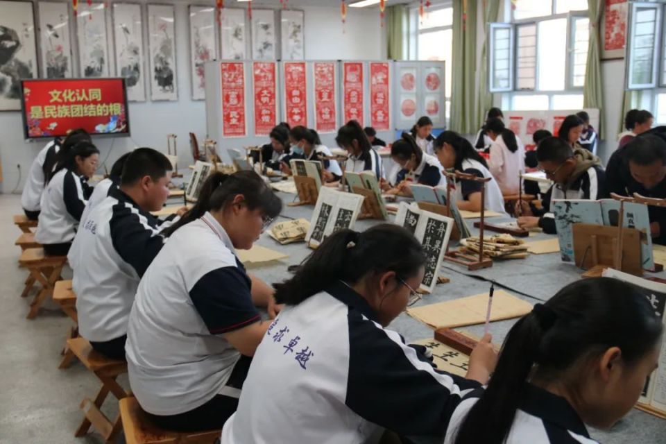 【石榴花开 籽籽连心】民族团结之花在校园绽放