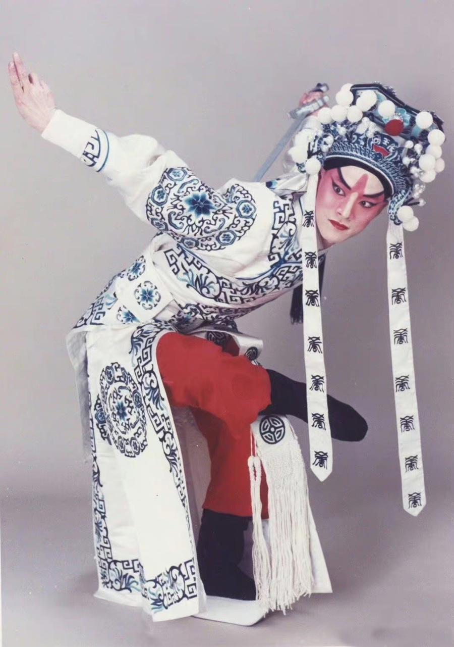 独家 | 71岁吴兴国,像年轻人一样踢200腿