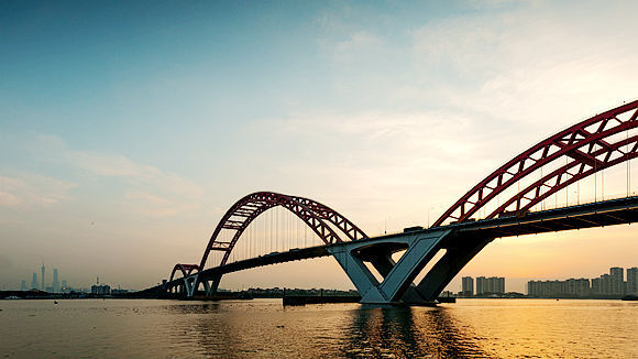 观点网潮水退去,无论过江龙还是本地姜,都拍在沙溪这湾浅滩上.