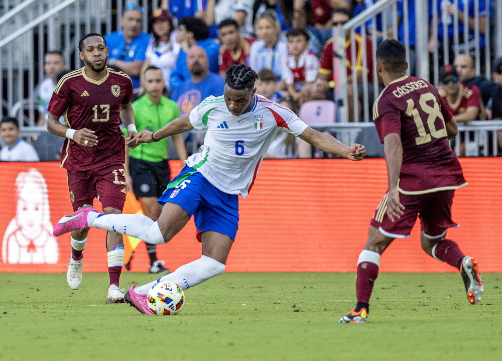 足球友谊赛意大利胜委内瑞拉