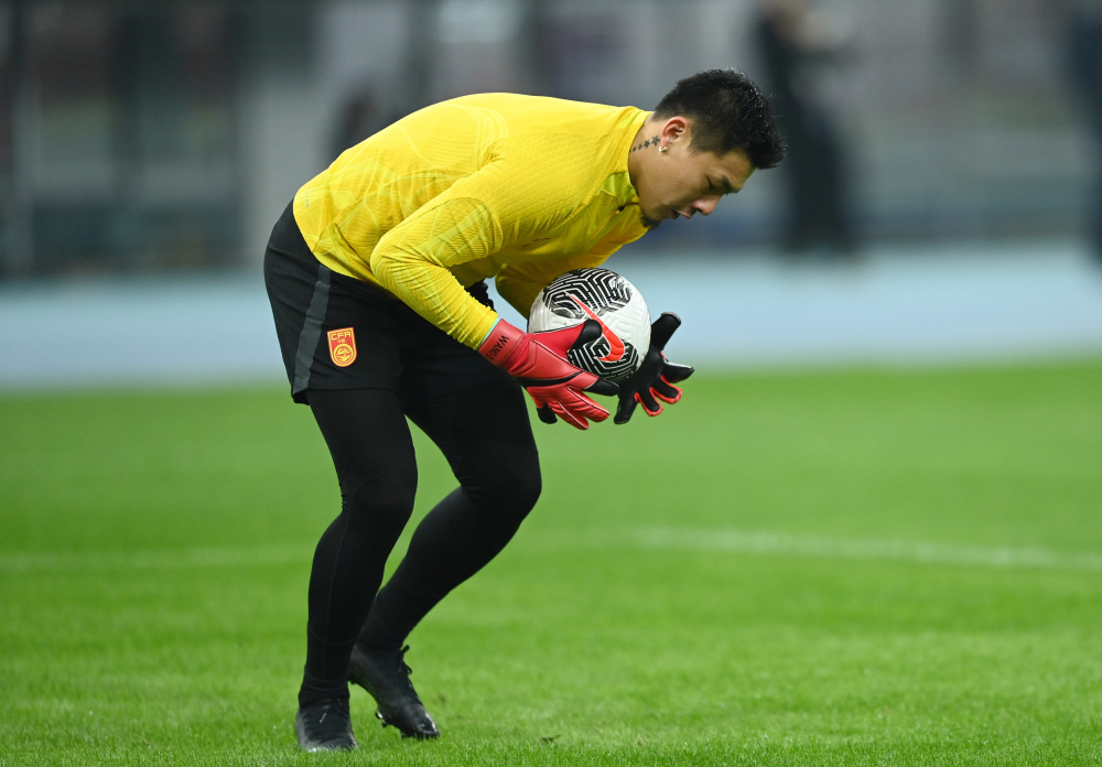 足球世预赛中国队进行赛前训练