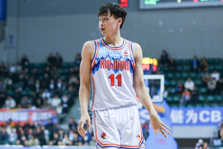 齐麟全场19中10&三分8中4 得到28分7篮板2抢断