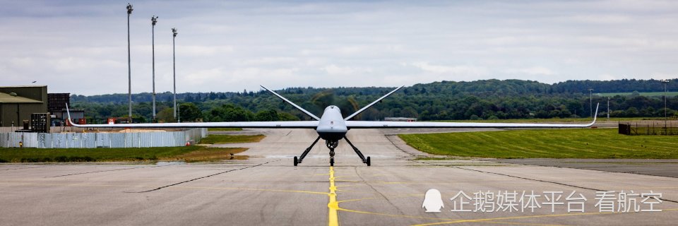 英国皇家空军"保护者"无人机在马勒姆基地降落