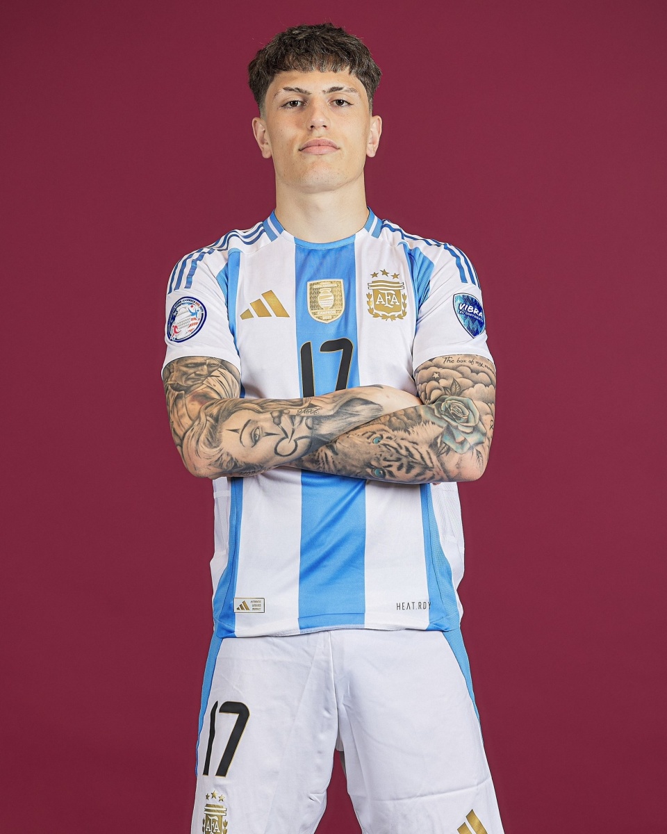 加纳乔晒美洲杯定妆照:加油!阿根廷