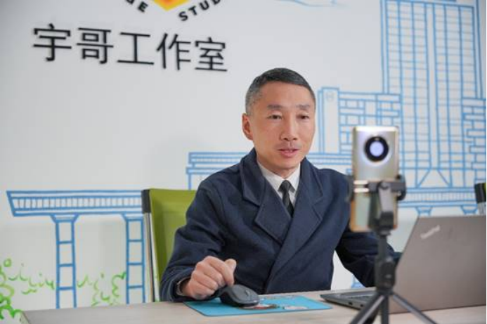 "感动湖南"年度榜样人物郑宇:随时为大学生"待命",5万人的心理咨询师