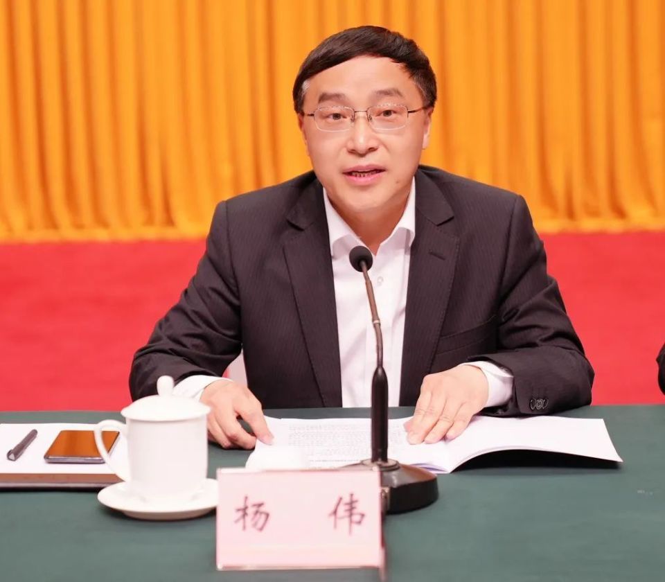 四川省卫生健康委党组书记,主任徐斌出席会议并讲话.