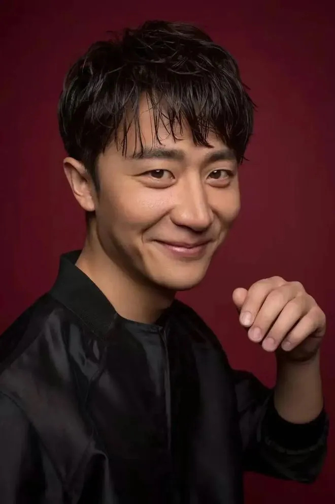 《莫斯科行动》剧组聚餐,黄轩从不带钱包,每次刘德华抢着买单