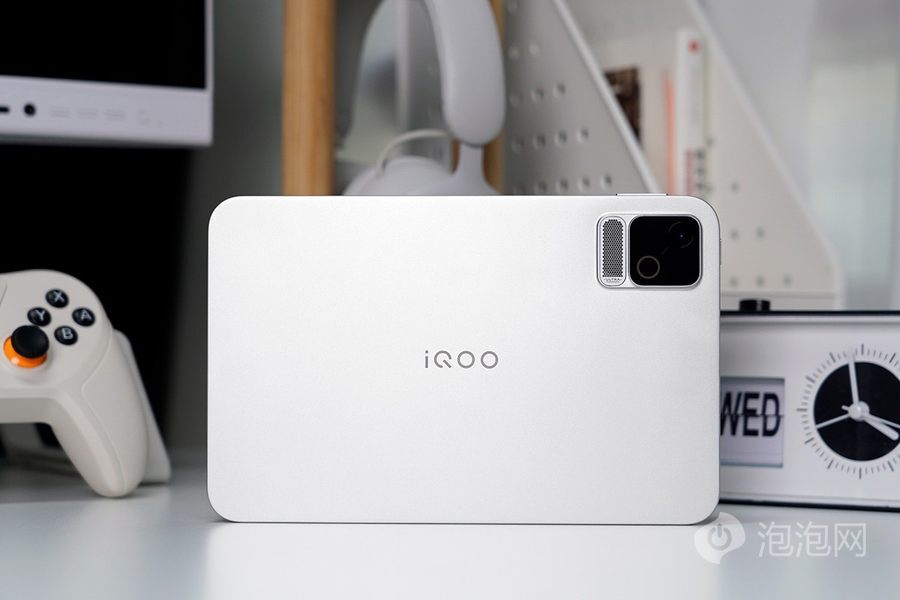 别卷大屏了！iQOO这8.8寸小钢炮，真