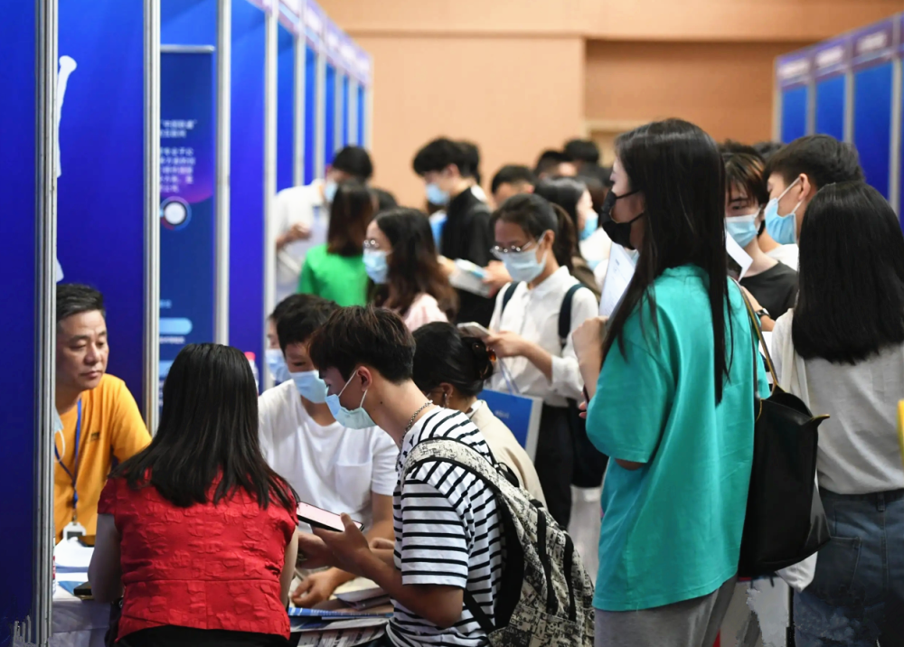 超千万的高校毕业生,那大学生找工作确实有点难.