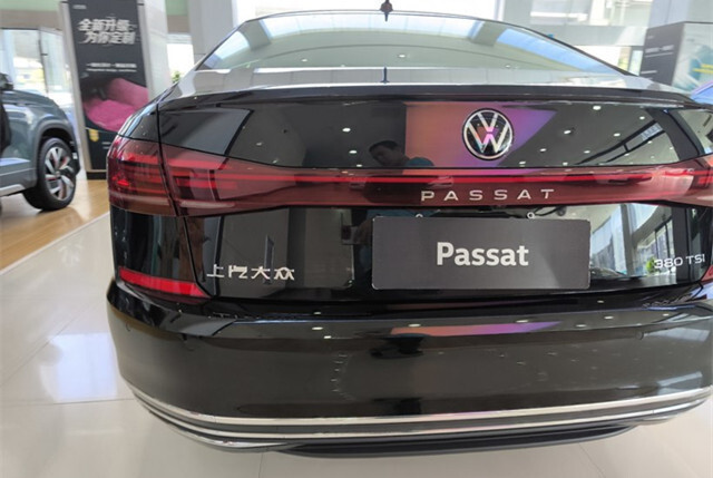 低估了大众的决心,帕萨特降价4.5万,家用真的太香了_腾讯新闻