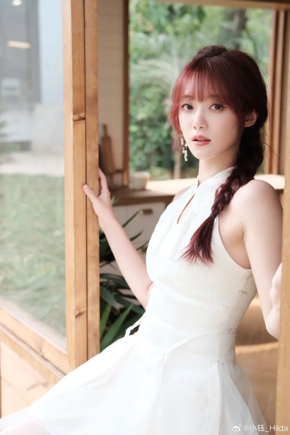 【lpl老婆】小钰春日旗袍出游,肤白又貌美_腾讯新闻