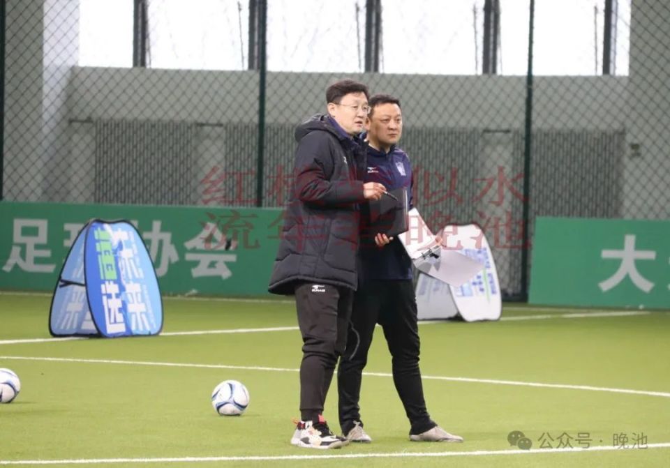 还进入过国足教练组,现在主要从事足球青训工作,与大连金普