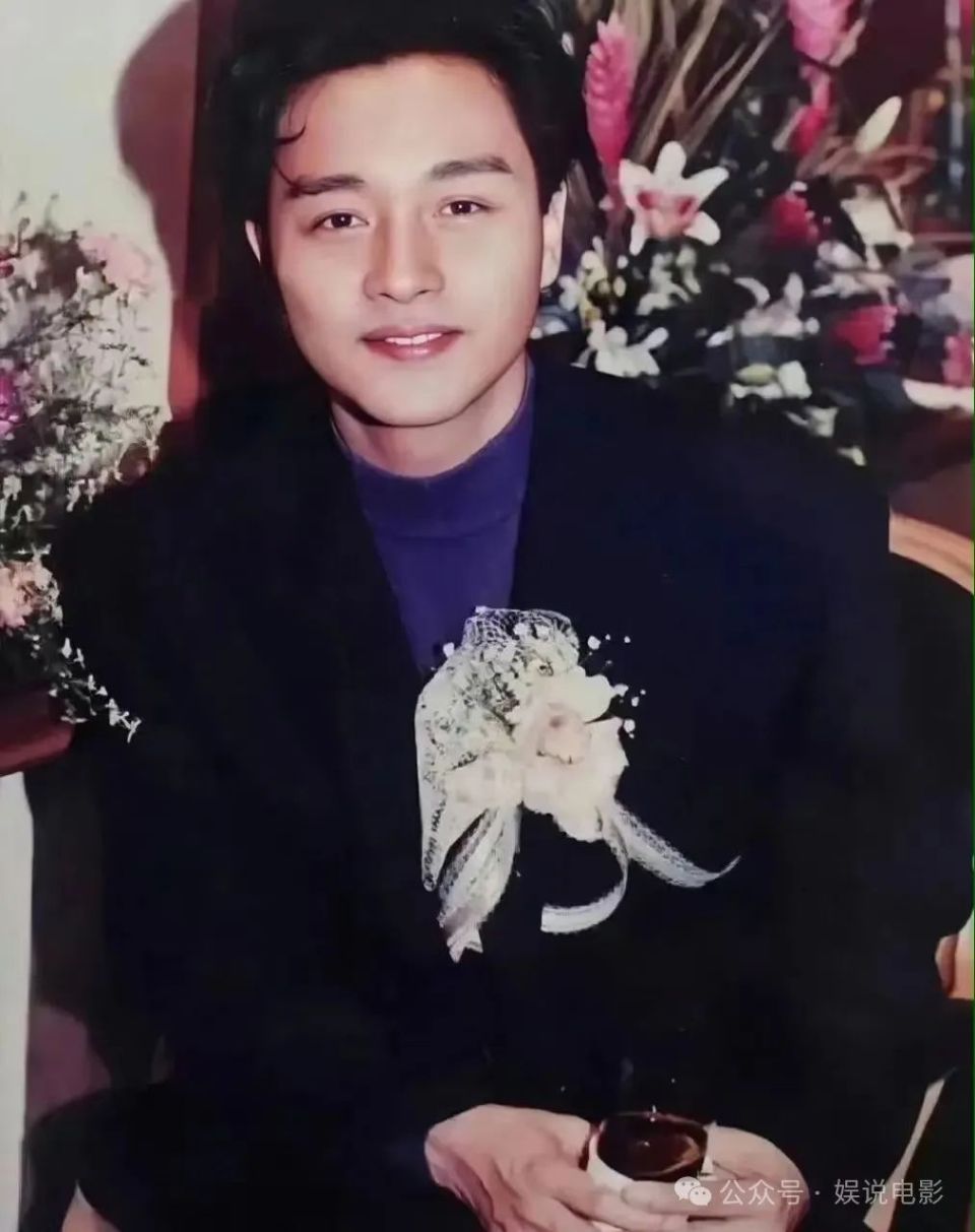 唐鹤德袁咏仪古巨基等众星悼念张国荣