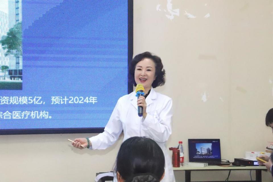 贵阳爱尔眼科医院“爱眼日”宣传教育周“关注眼健康，共享清晰视界”主题活动在明珠助老社举行(图3)