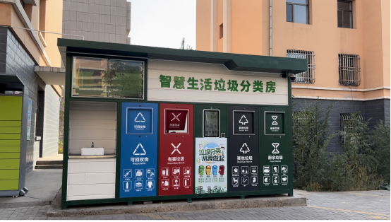 "通过相关工作人员的讲解,我们提升了生活垃圾分类专业知识,以后会