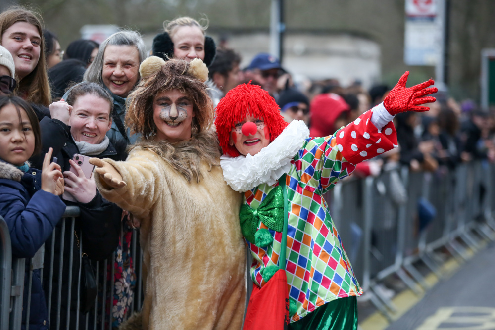 英国伦敦举行新年游行