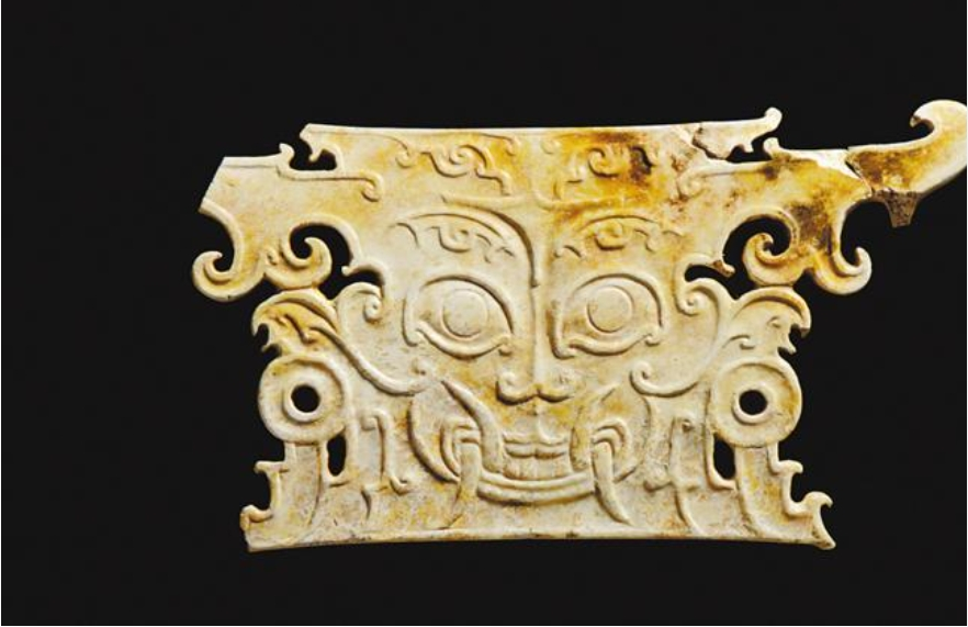 玉獠牙神面牌饰 孙家岗遗址出土透过石家河玉器可知,石家河玉文化与