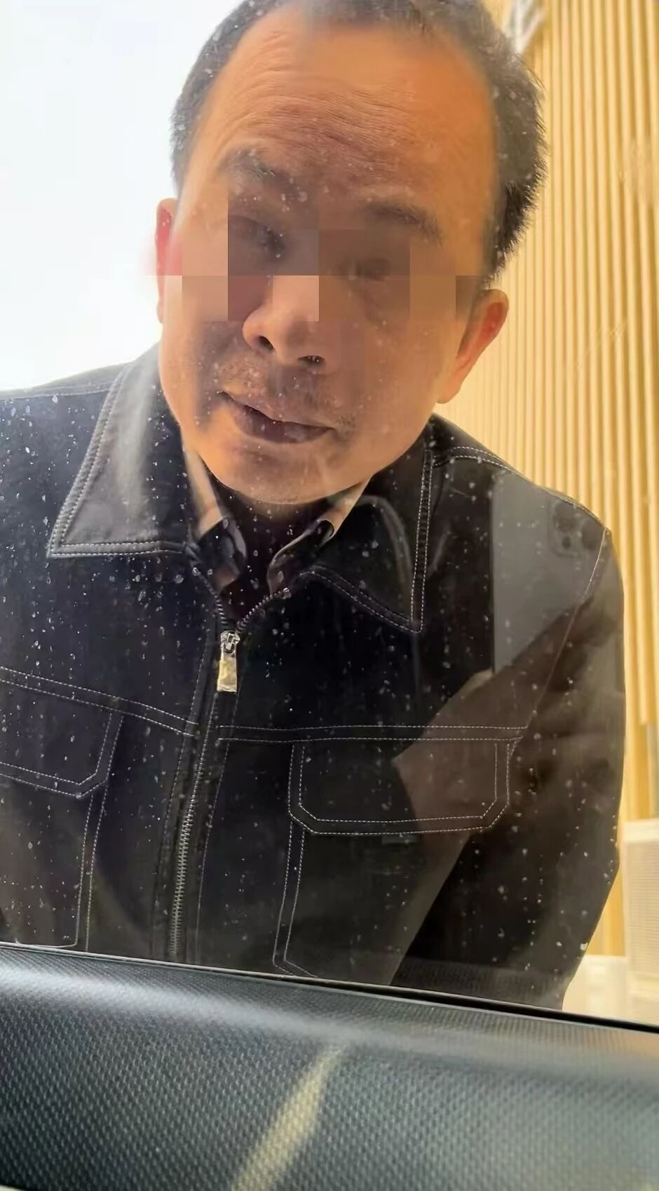 韦某某坐顺风车向女司机求爱遭拒，先持刀捅刺后泼硫酸，致其终身残疾！已被执行死刑_腾讯新闻