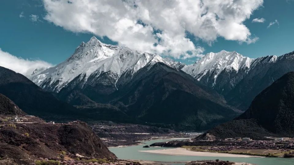 雅鲁藏布大峡谷雅尼国家湿地公园位于林芝县驻地普拢的东南方