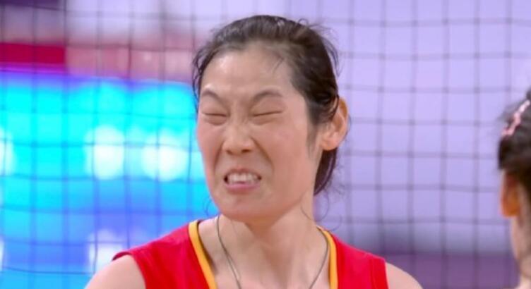 朱婷,龚翔宇3点进攻支撑球队不倒,比赛之艰难也让朱婷屡屡贡献表情包