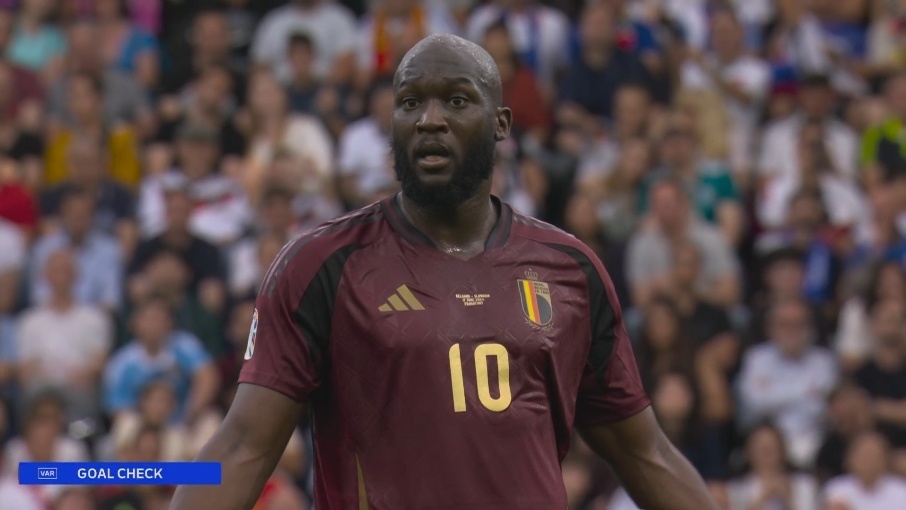 卢卡库第86分钟破门,var介入判奥蓬达助攻前手球