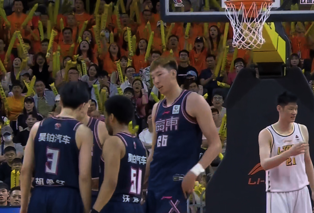 上海男篮逆袭!浙江魔鬼主场被打爆,刘鹏将跟广东队会师总决赛?