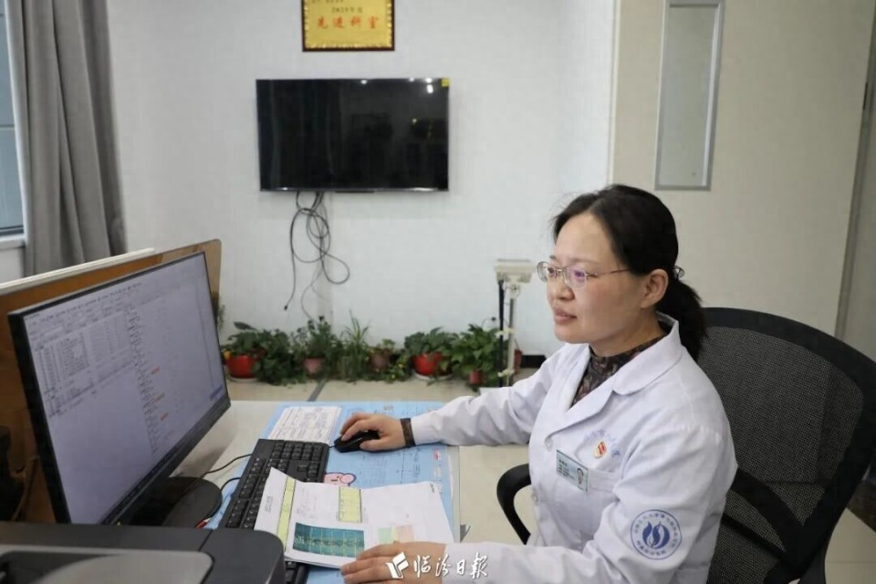 操操搞搞引发网络热议潮，网友纷纷留言讨论，媒体争相报道此事，事件影响持续发酵。